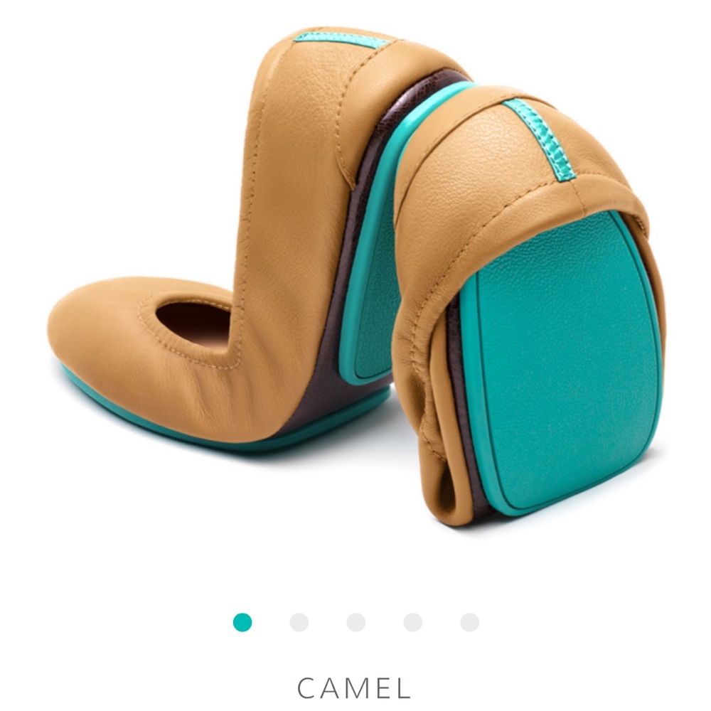 Brand new Teiks by Gavrieli ballet flat. Size 6 tan camel color